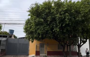 Casa Lote Urbano en Venta en Barrio Las Brisas