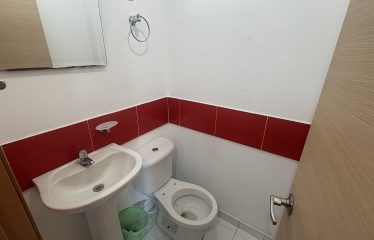 Casa de dos niveles en Venta Condominio Rosales