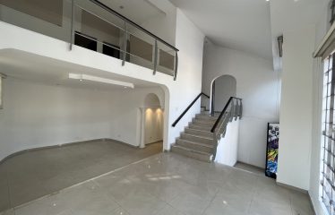 Casa Comercial Perfecta para Empresa en Barrio Altico