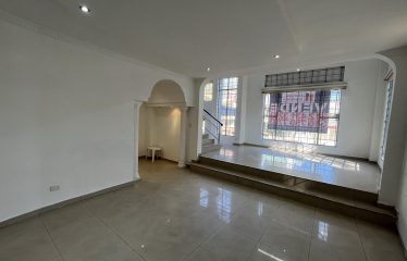 Casa Comercial Perfecta para Empresa en Barrio Altico