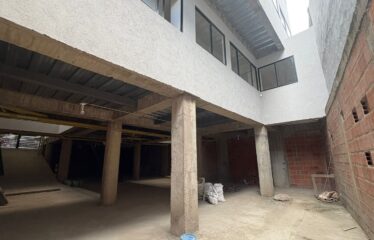 Edificio Comercial de Tres Niveles, en Arriendo y/o Venta Barrio Santa Librada