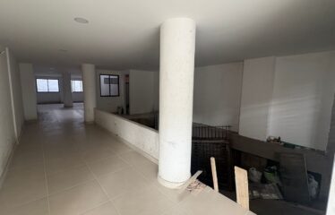 Edificio Comercial de Tres Niveles, en Arriendo y/o Venta Barrio Santa Librada