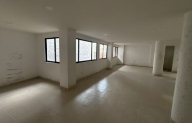 Edificio Comercial de Tres Niveles, en Arriendo y/o Venta Barrio Santa Librada