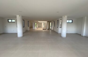 Edificio Comercial de Tres Niveles, en Arriendo y/o Venta Barrio Santa Librada
