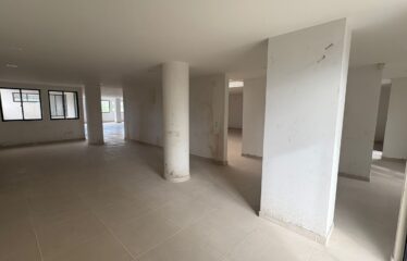 Edificio Comercial de Tres Niveles, en Arriendo y/o Venta Barrio Santa Librada