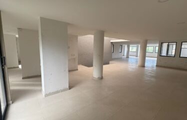 Edificio Comercial de Tres Niveles, en Arriendo y/o Venta Barrio Santa Librada
