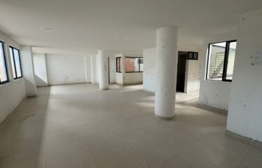 Edificio Comercial de Tres Niveles, en Arriendo y/o Venta Barrio Santa Librada