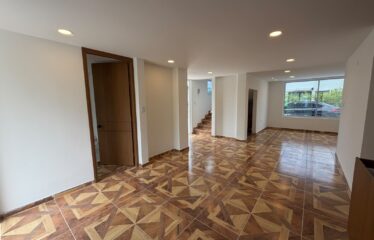 Se Vende Casa Sobre Via Nacional